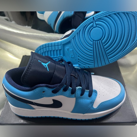 Air Jordan 1 Low (GS) White/Powder Blue Obsidian - Picture 5 of 7